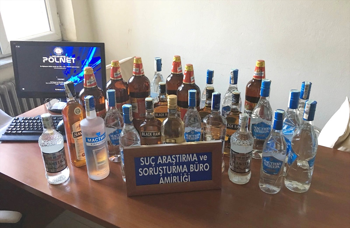 Semt Pazarında Kaçak İçki Ele Geçirildi