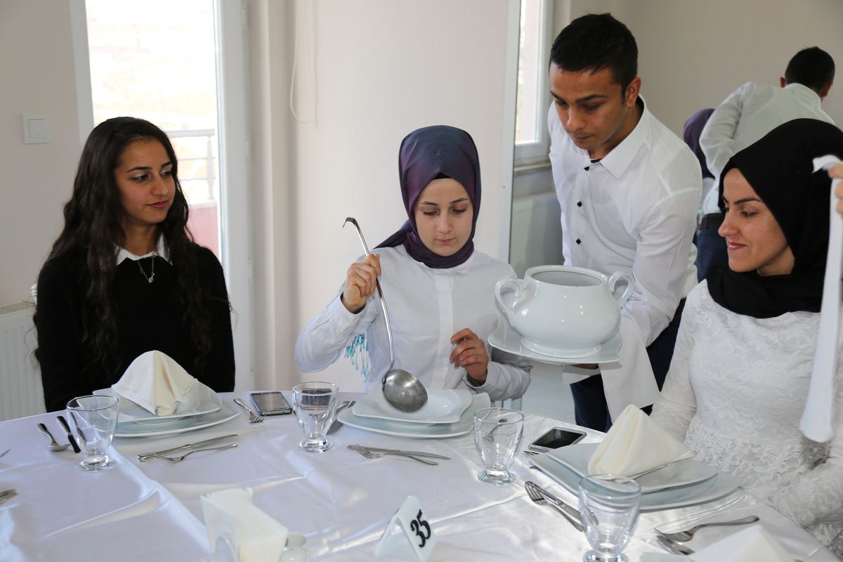 Servis Elemanı (Garsonluk) Kursu Eğitimleri Başladı