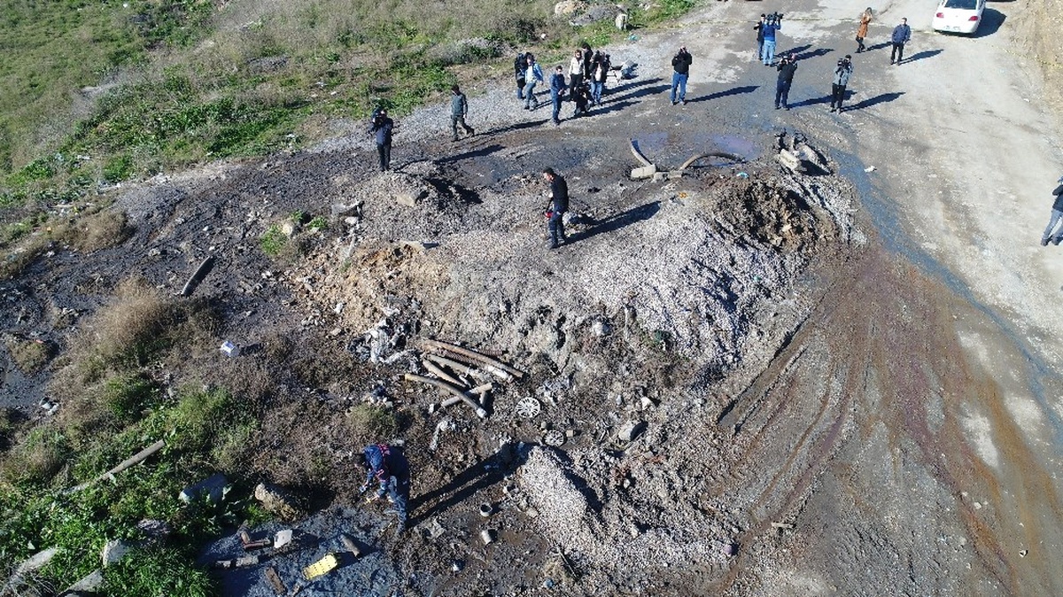 Tuzla\'da Kaçak Kimyasal Madde Dökülen Alan Havadan Görüntülendi