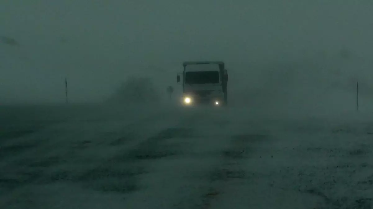 Alaska Değil Ardahan! Tipiden Göz Gözü Görmüyor, Ulaşım Yapılamıyor