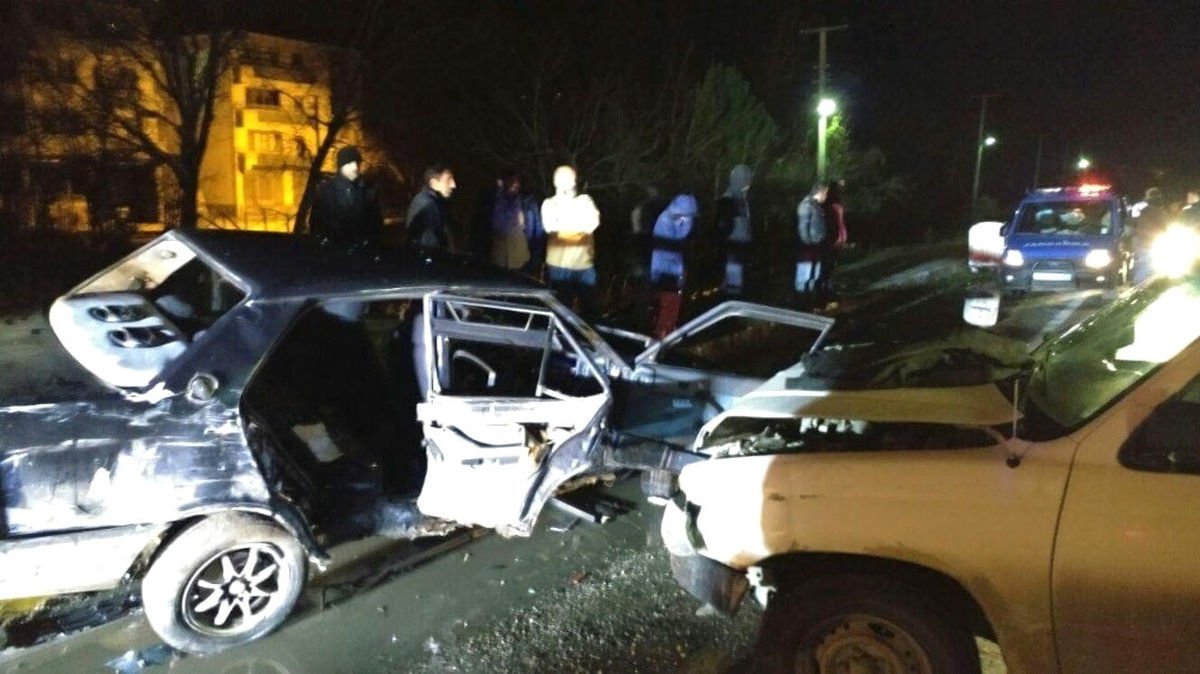 Zonguldak\'ta İki Otomobil Çarpıştı: 5 Yaralı