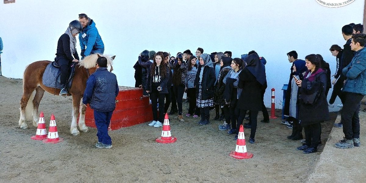 57 Devlet Okulunun Öğrencileri Atlarla Buluşuyor