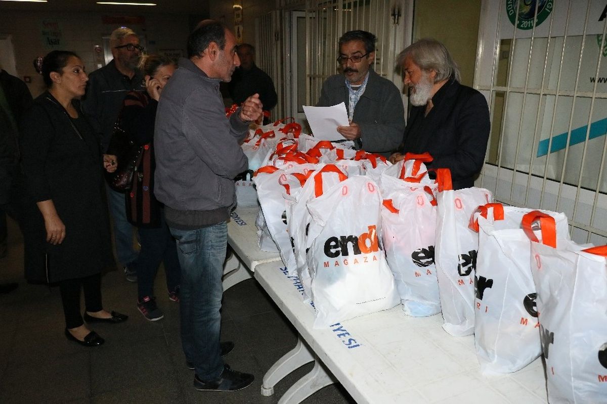 Adana\'da 100 Engelliye Kıyafet Yardımı