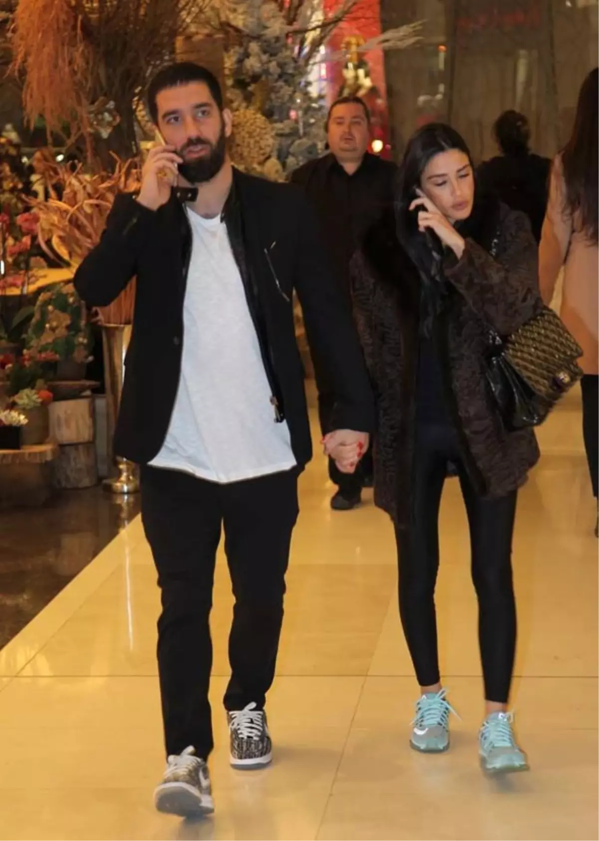 Aslıhan Doğan, Arda Turan\'la Evlilik Şartıyla Barışmış