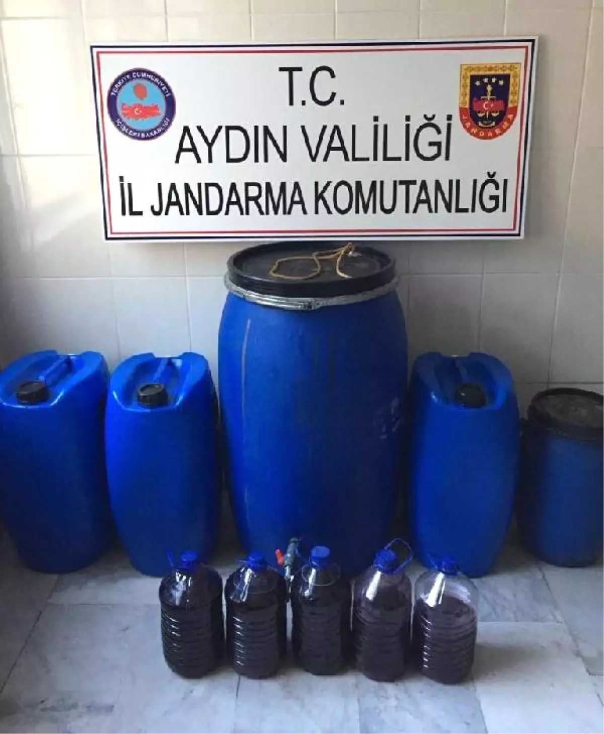 Aydın\'da Kaçak Üretim 1150 Litre Şarap Ele Geçirildi