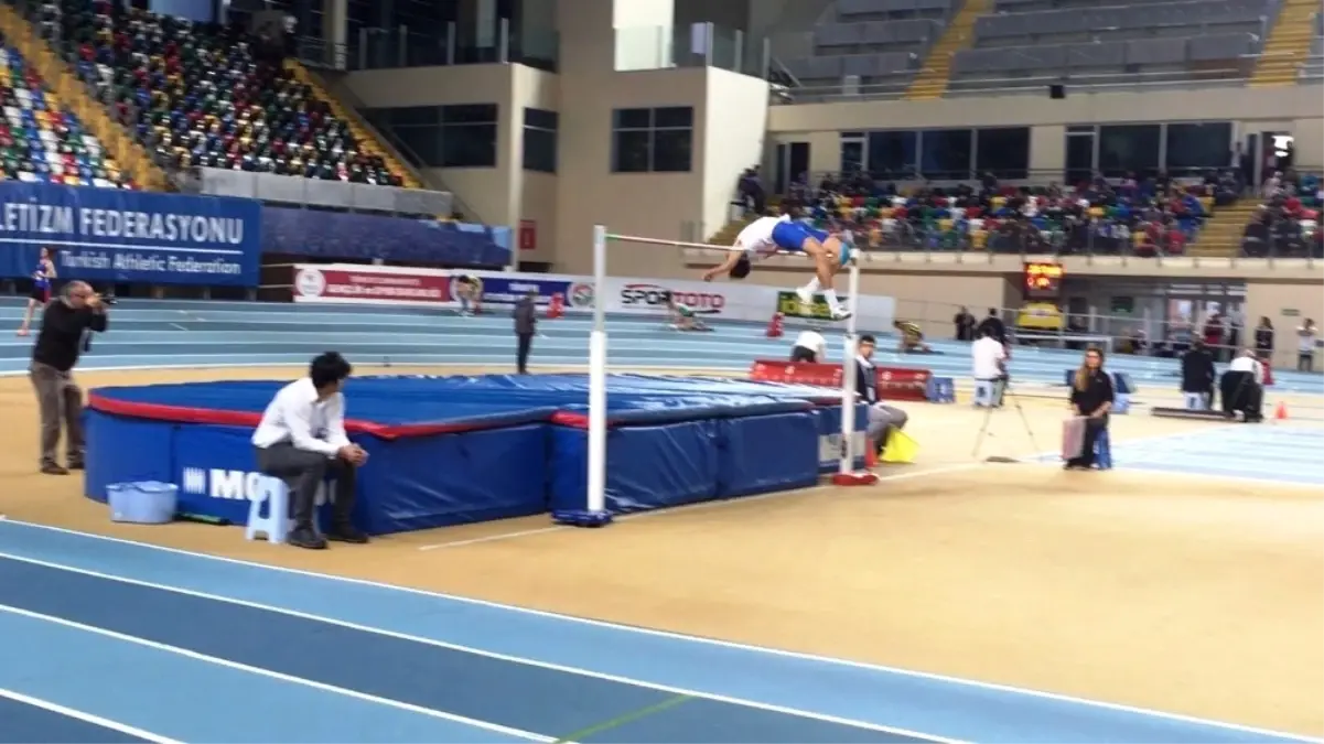 Bakan Bak, Aydınlı Sporcu ve Antrenörünü Kutladı