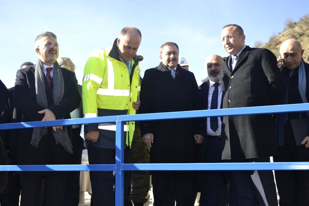 Bakan Eroğlu, Çetin Barajı\'nda İncelemelerde Bulundu