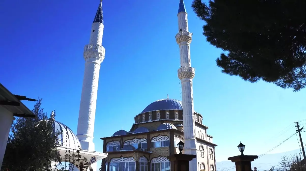 Camisi Yıkıldı Minaresine Dokunulmadı