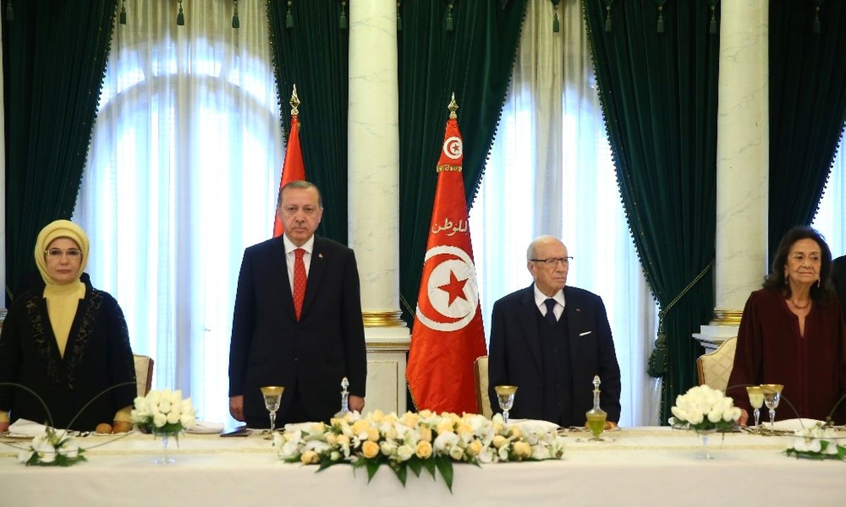 Cumhurbaşkanı Erdoğan\'a Tunus\'ta Devlet Nişanı Takdim Edildi