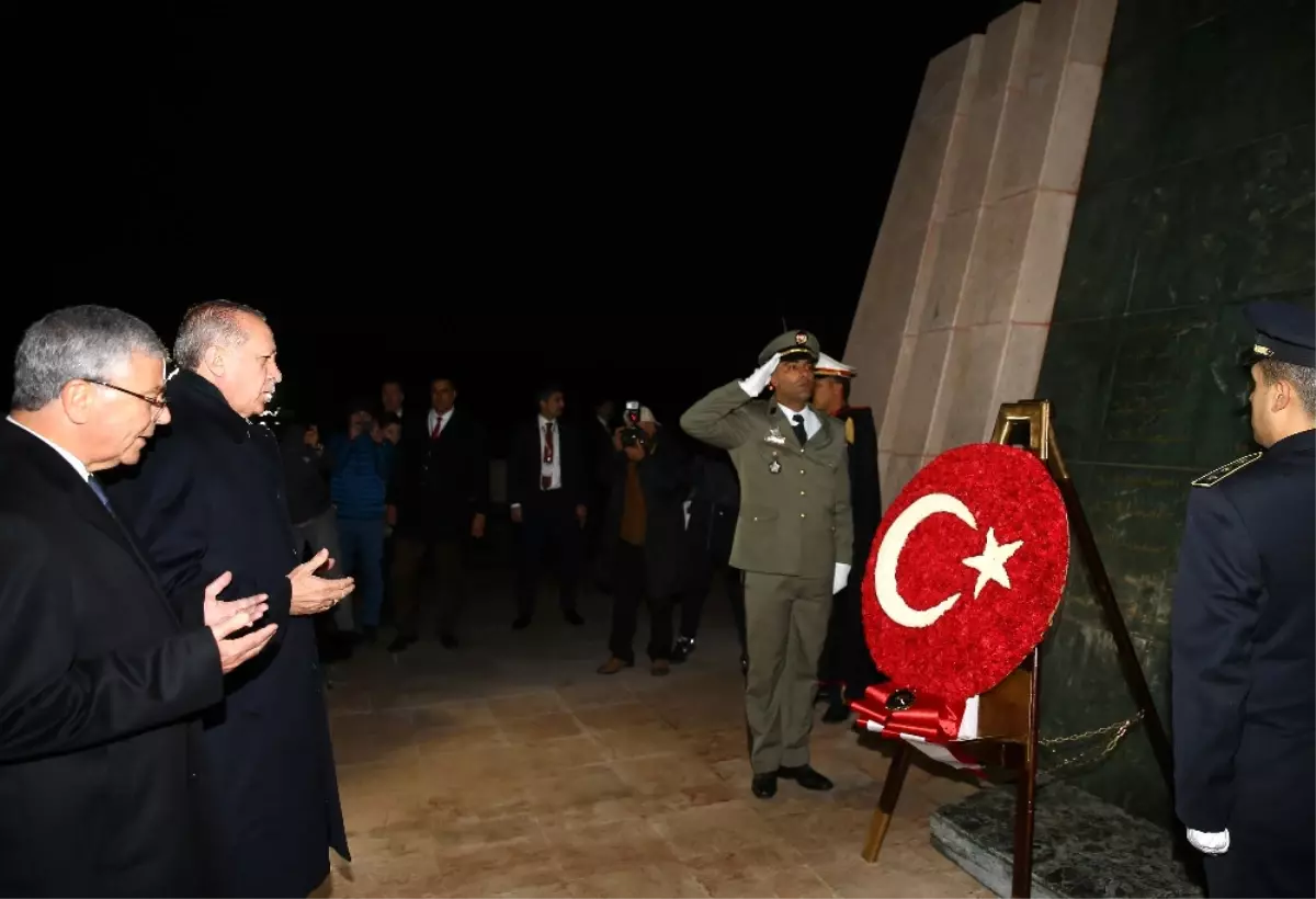 Cumhurbaşkanı Erdoğan\'dan Şehitler Anıtına Ziyaret