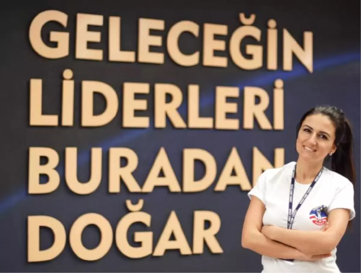 Dilek Öğretmen, Öğrencilerini Uzay Kampı\'na Götürdü