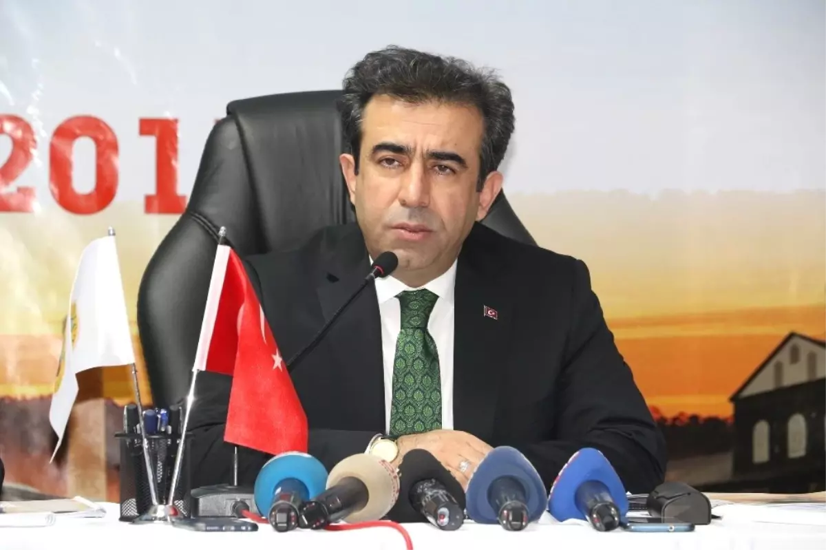 Diyarbakır Valisi Güzeloğlu, Silvan\'da Muhtarlarla Bir Araya Geldi