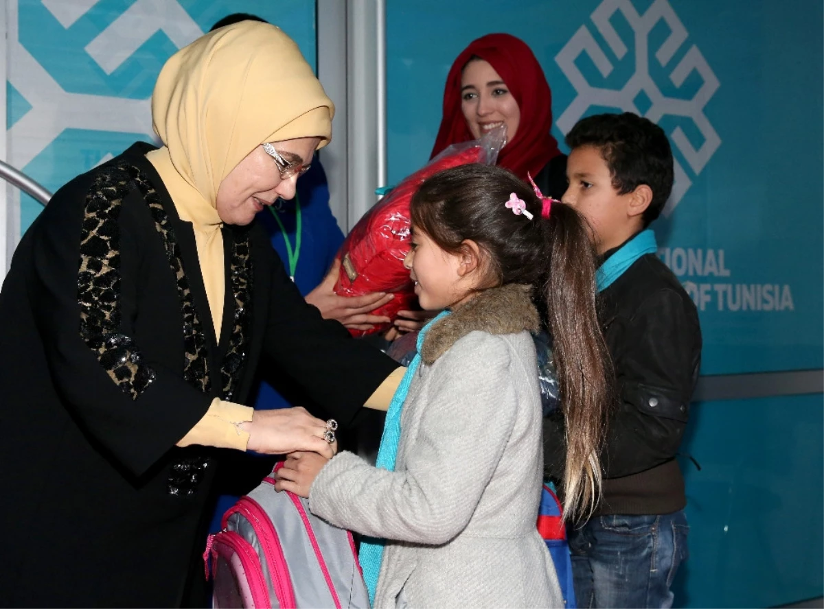 Emine Erdoğan Tunus\'ta Maarif Okulu\'na Ziyaret