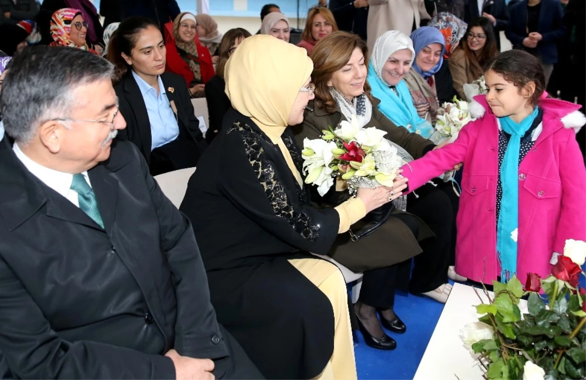 Emine Erdoğan Tunus\'ta Maarif Okulu\'nu Ziyaret Etti