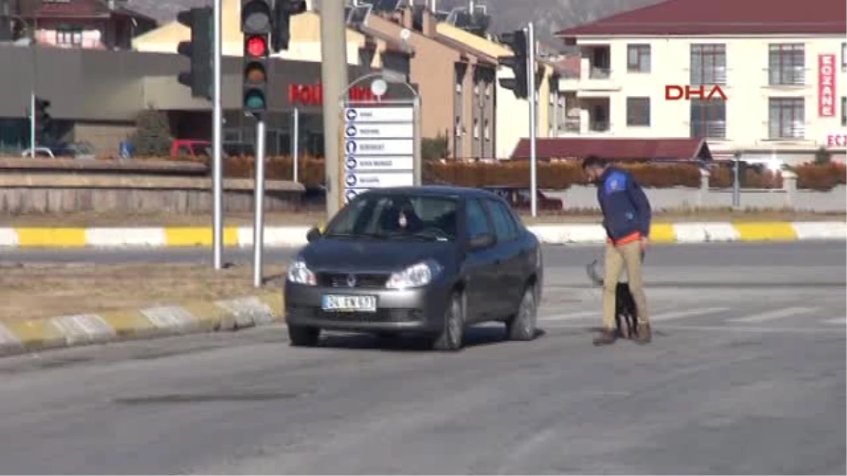 Erzincan Yaşlı Sürücü Polisi Alarma Geçirdi