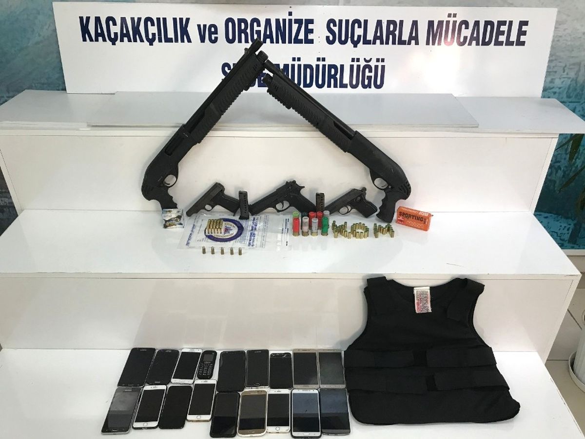 Hatay ve Ankara\'da Çete Operasyonu: 20 Gözaltı