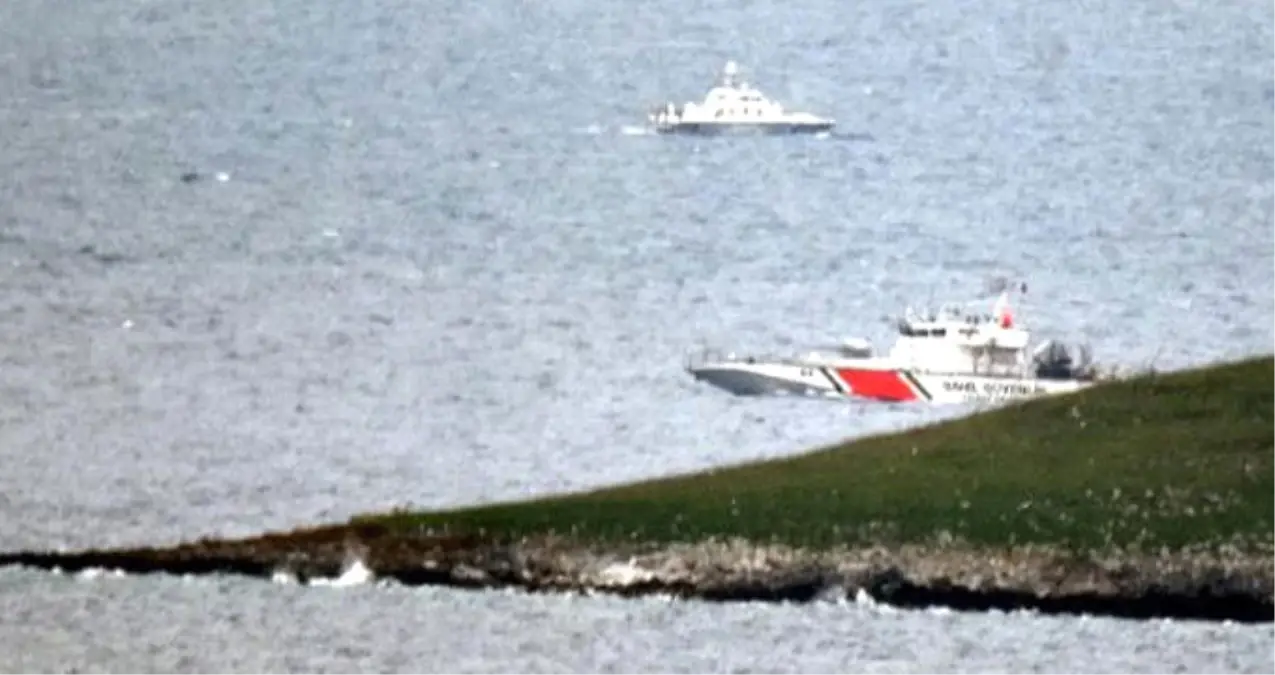 Kardak\'ta Yunan Botu 100 Metre Yaklaştı, Türk Sahil Güvenlik Engelledi