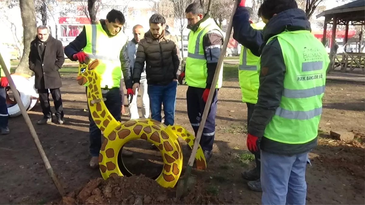 Mimar, Mühendis ve Marangoz El Ele Verdi, Atıklar Oyuncağa Dönüştürüldü