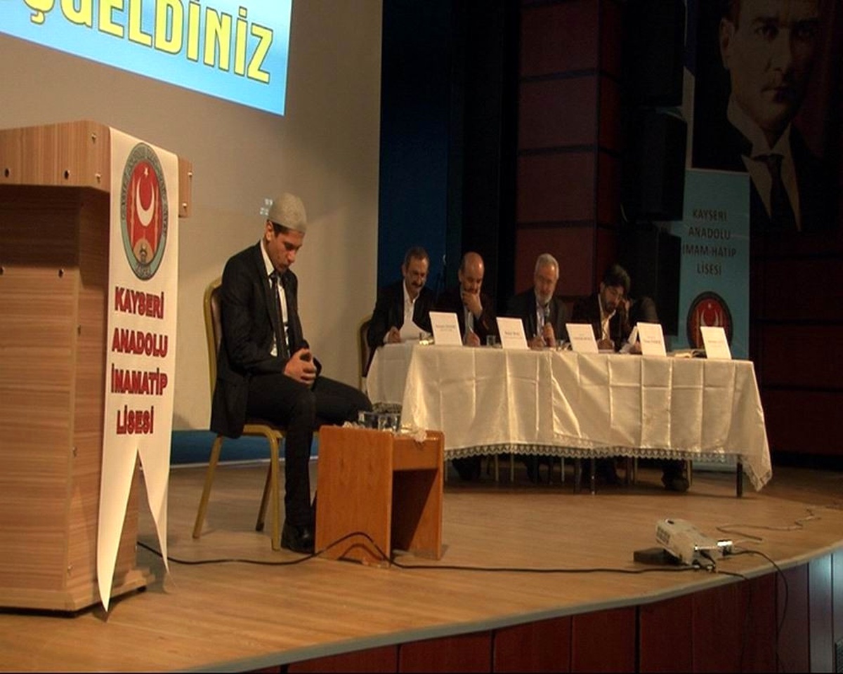 Öğrenciler Kur\'an-ı Kerim\'i ve Ezanı Güzel Okumak İçin Yarıştı