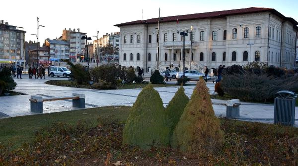 Sivas\'ta Beklenen Kar Yağmadı, Kayak Merkezinde Sezon Açılmadı