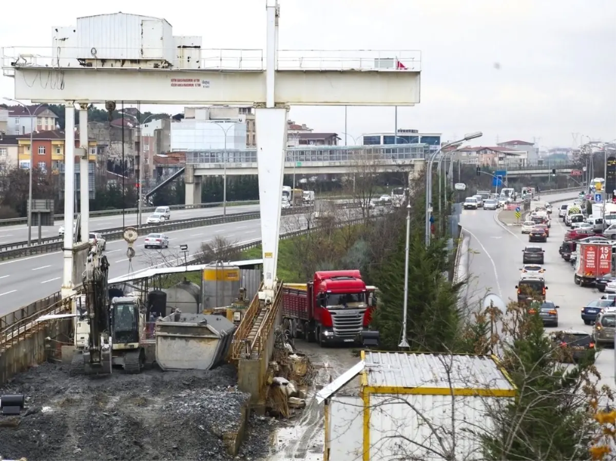 Sultanbeyli\'de Metro Çalışmaları Sürüyor