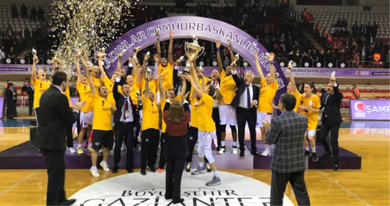 Cumhurbaşkanlığı Kupası Fenerbahçe\'yi 75-59 Mağlup Eden Yakın Doğu Üniversitesi\'nin!