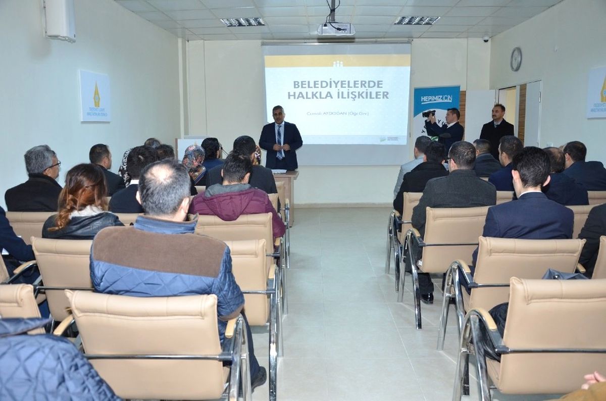 Yerel Yönetimlerde Halkla İlişkiler\' Eğitimi