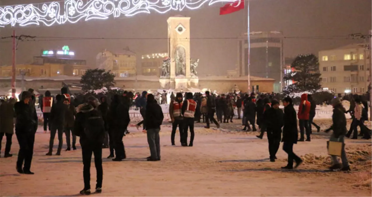 Yılbaşı Gecesi 37 Bin Polis İstanbul Sokaklarında Olacak