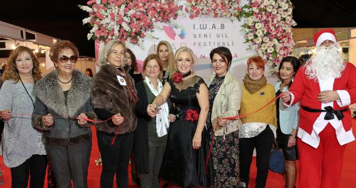 Antalya\'da Yeni Yıl Festivali Dansla Başladı