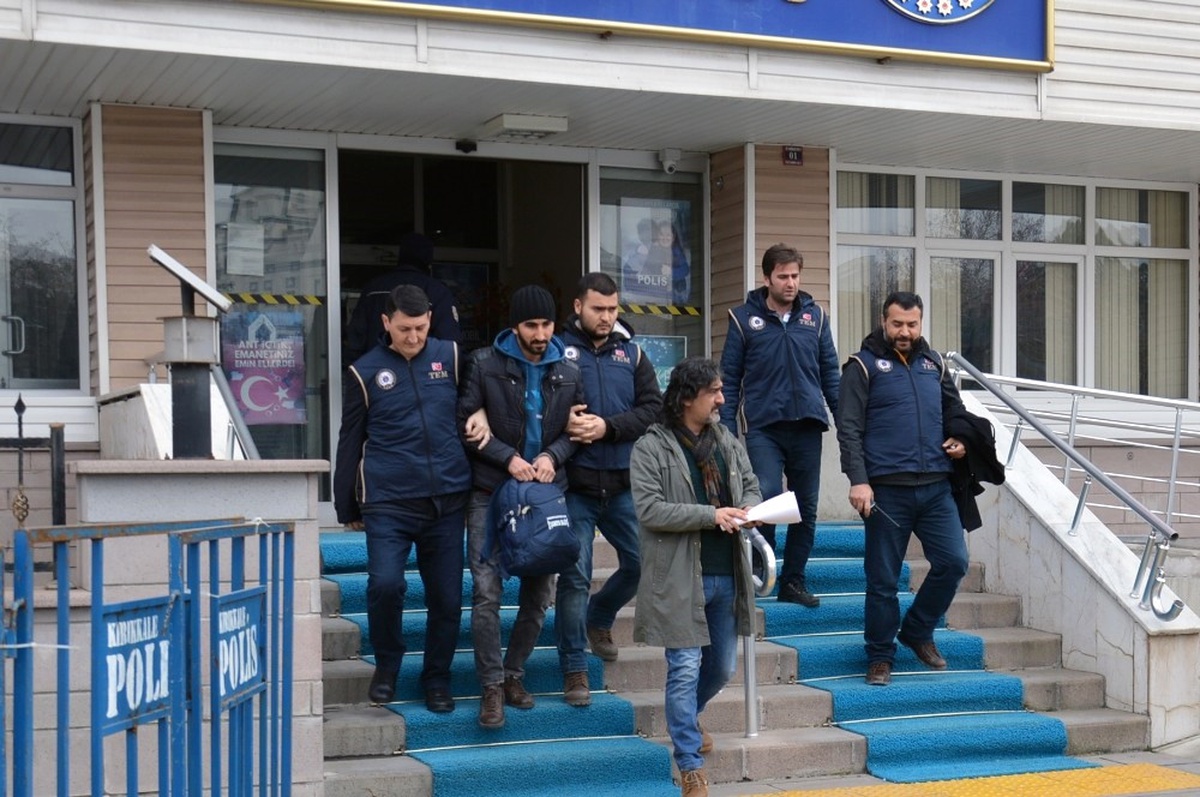 Aranan Terörist Tren İstasyonunda Yakalandı