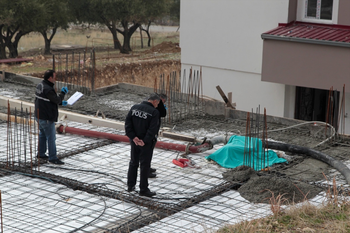 Beton Mikserinin Borusu İşçilerin Üzerine Düştü: 1 Ölü, 1 Yaralı