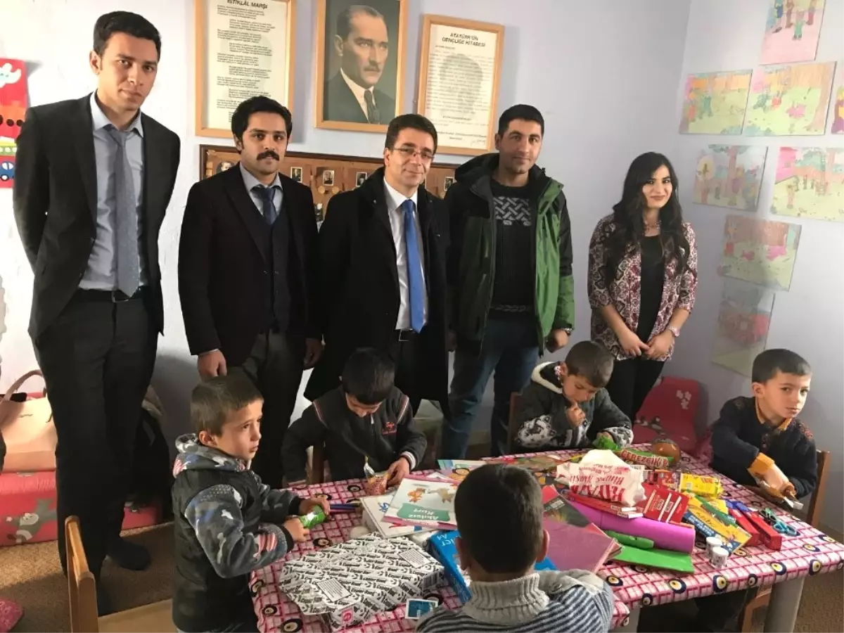 Birlik Vakfı Öğrencilerin Yüzünü Güldürmeye Devam Ediyor