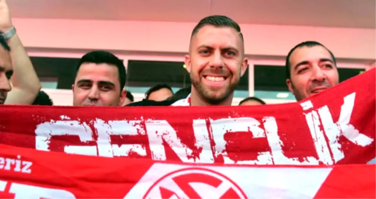 Büyük Coşkuyla Gelen Menez, Antalyaspor\'dan Ayrılmak İstiyor