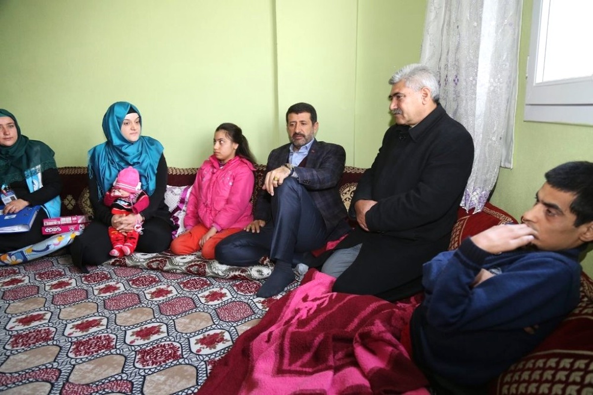 Ekinci, Vatandaşları Evlerinde Ziyaret Ederek Sorunlarını Dinliyor