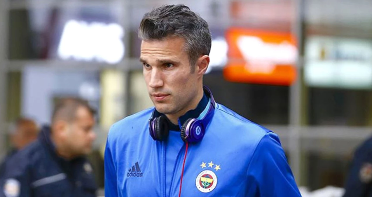 Fenerbahçeli Robin van Persie, Tesislerde Elektronik Sigara İçiyor