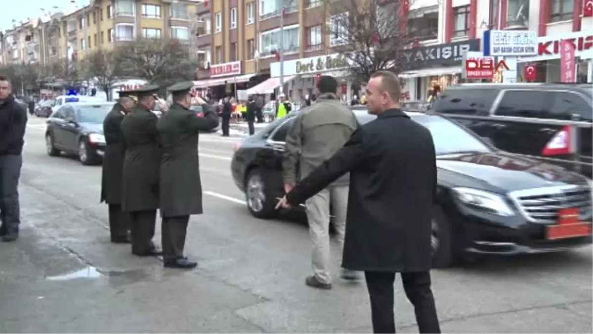 Genelkurmay Başkanı Orgeneral Akar\'dan Şehit Ailesine Ziyaret