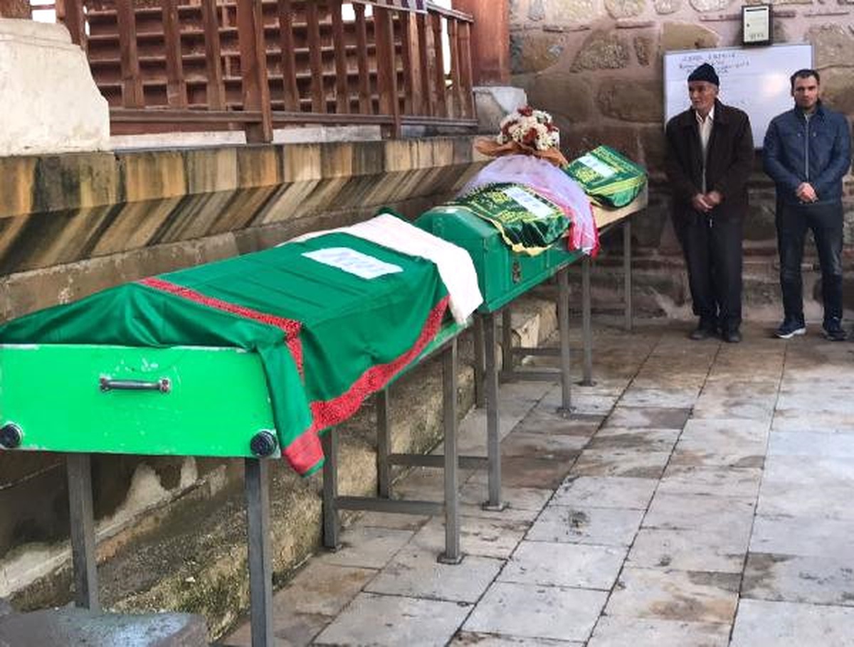 İntihar Eden 13 Yaşındaki Kız Toprağa Verildi