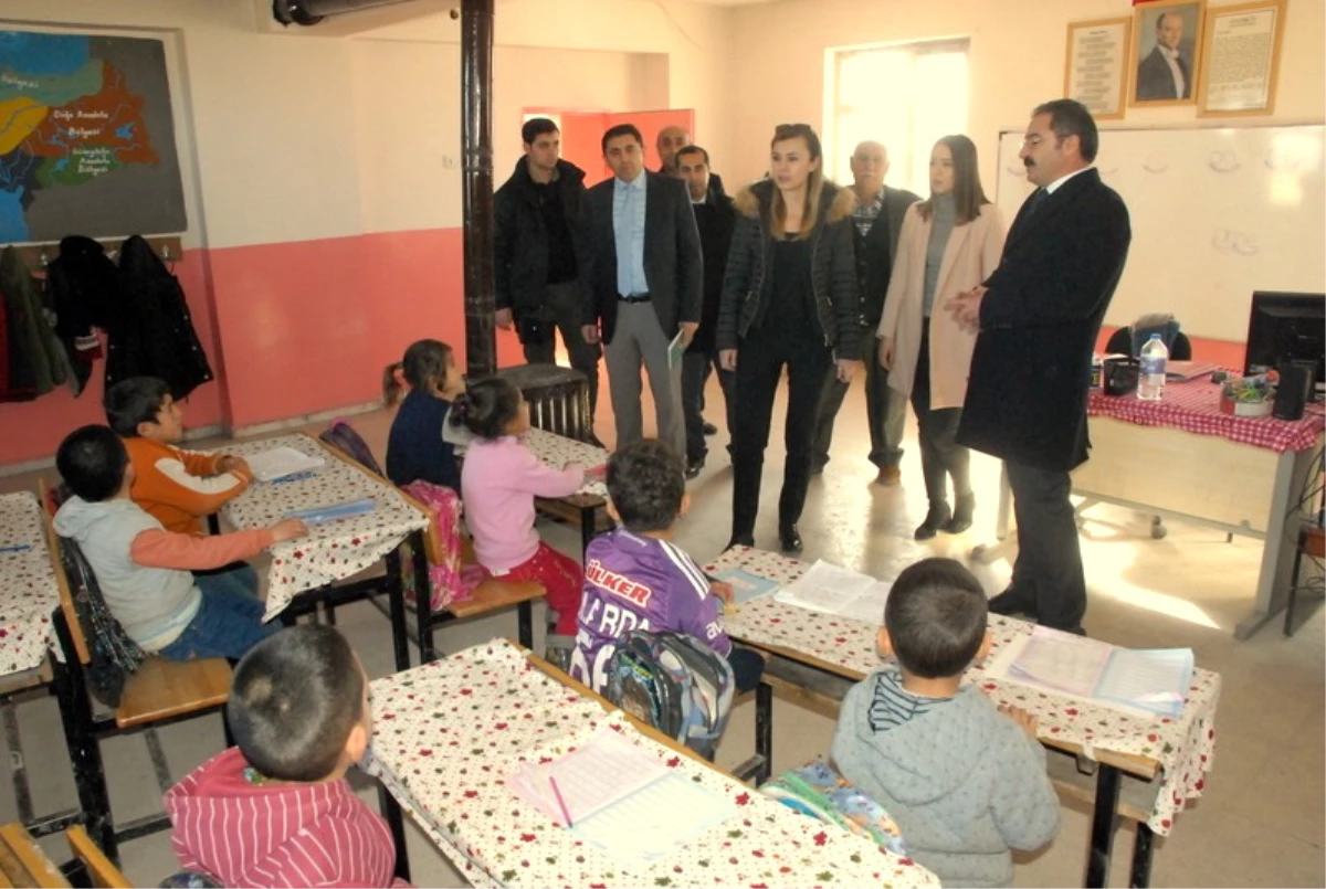 Kaymakam Uçar\'dan Köy Okulu Ziyareti