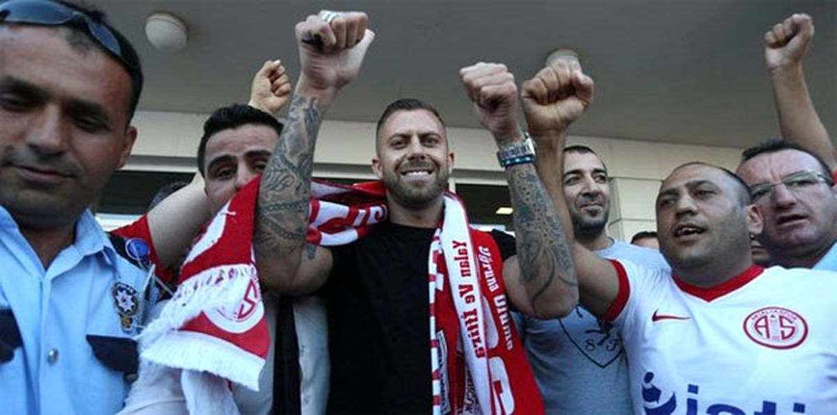 Menez, Antalya\'dan Ayrılmak İstediğini Kulübe Bildirdi