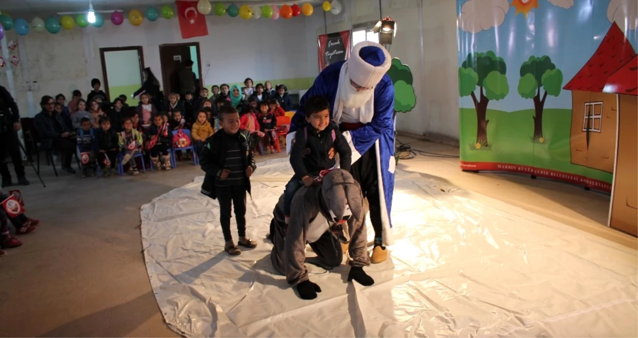 Midyat\'ta Mülteci Çocuklar İçin Tiyatro Gösterisi Yapıldı