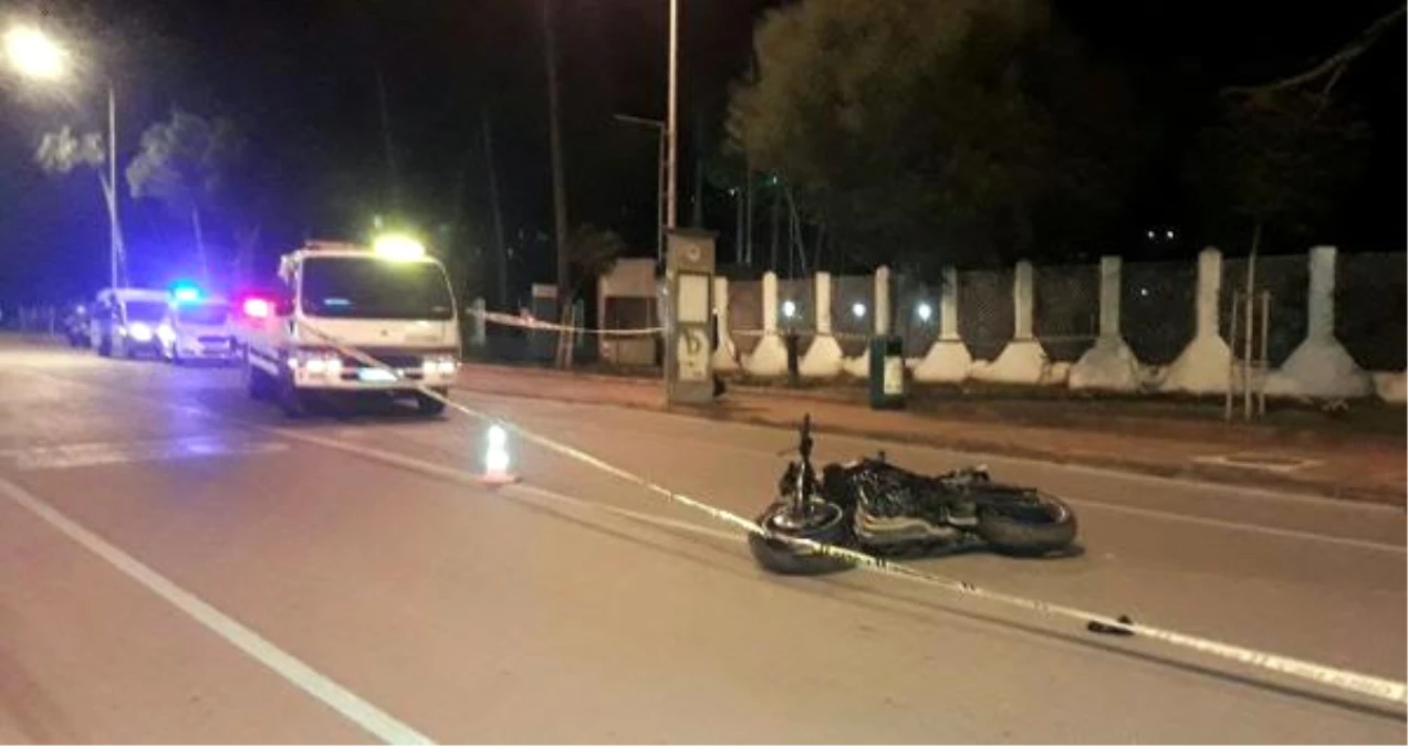 Motosiklet Trafik Levhasına Çarptı: 1 Ölü, 1 Yaralı