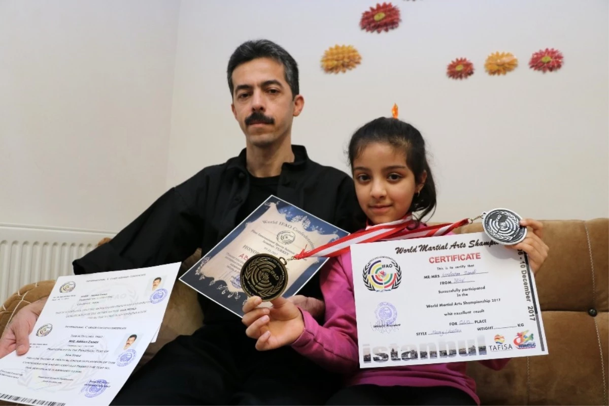 İranlı Şampiyon Baba ve Kızı Türkiye İçin Dövüşmek İstiyor