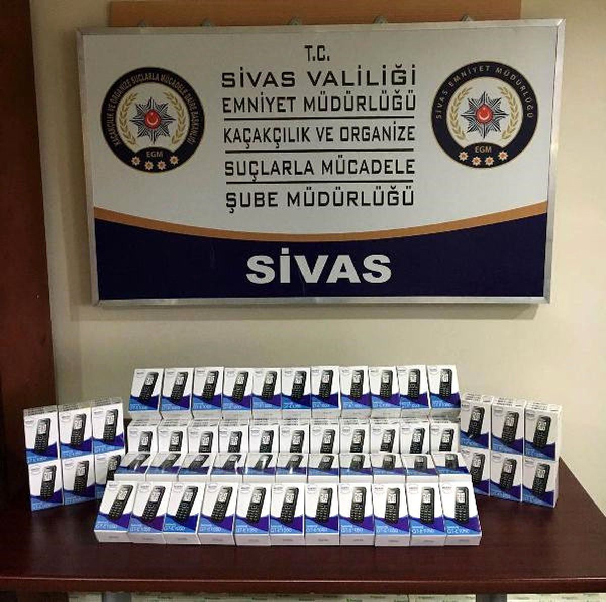 Sivas\'ta 111 Kaçak Cep Telefon Ele Geçirildi