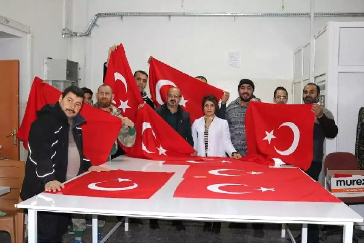 Türk ve Suriyeli Kursiyerlerin Diktiği Bayraklar Okullarda Dalgalanacak