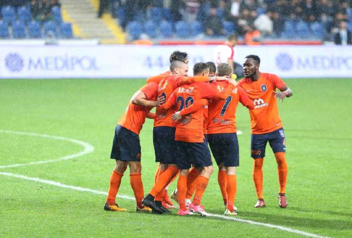 2017\'nin Lideri de Medipol Başakşehir