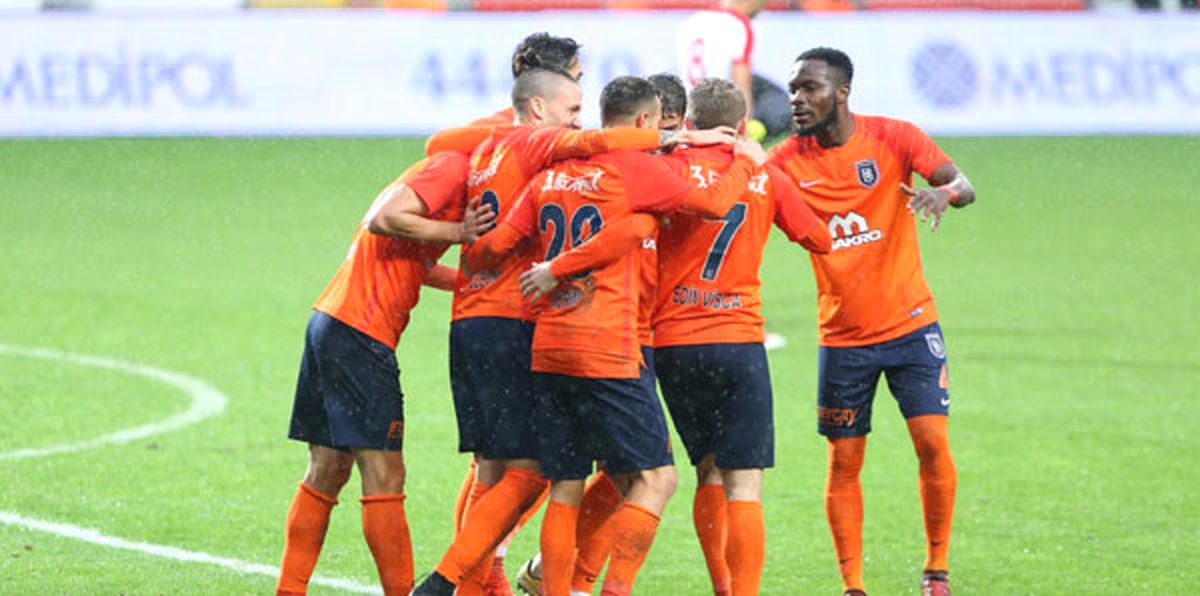 2017\'nin Lideri de Medipol Başakşehir