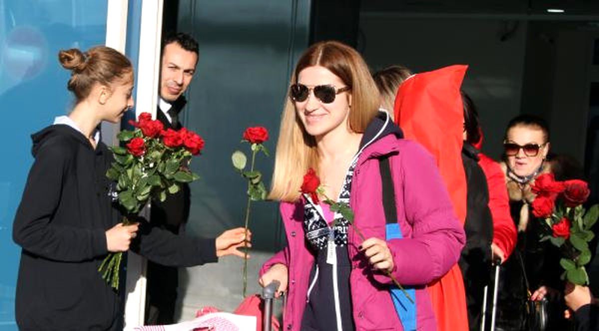 224 Rus Turist, Kayseri\'de Güllerle Karşılandı