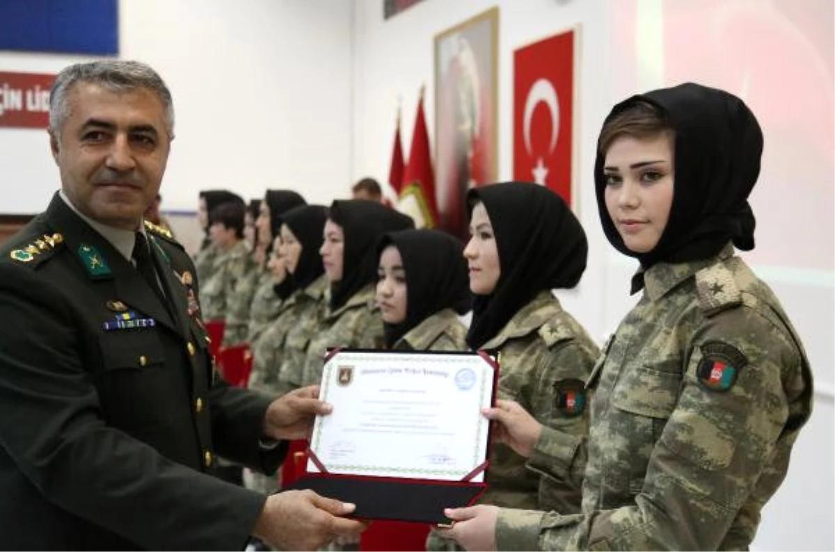 Afgan Kadın Subaylar Savaşa Hazır