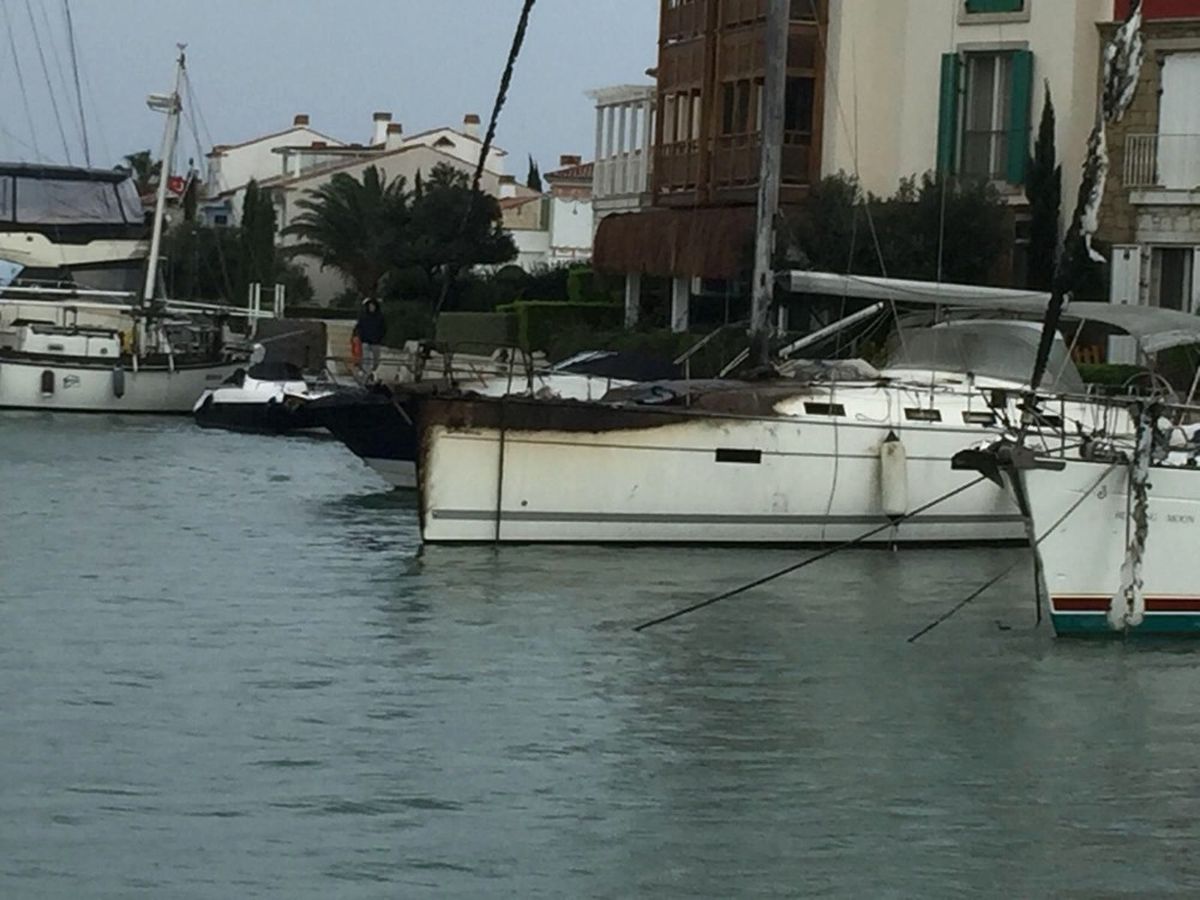 Alaçatı Port\'ta Yanan İlk Teknenin Görüntüleri Ortaya Çıktı