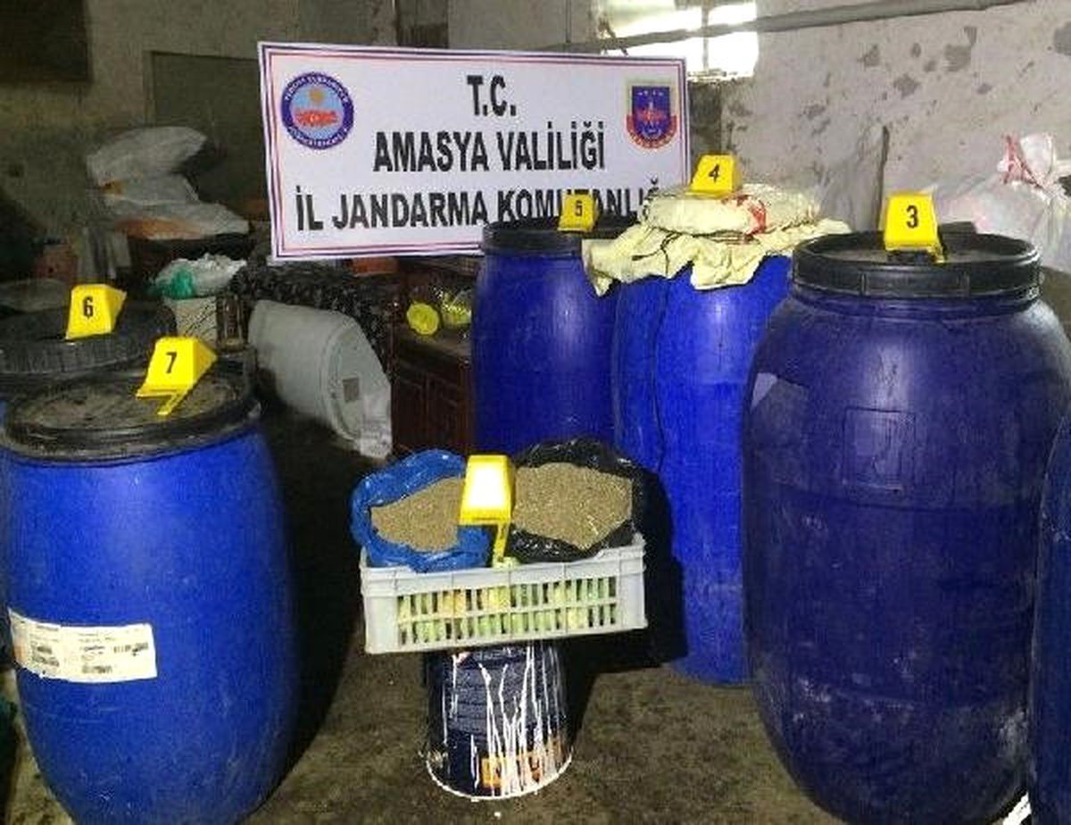 Amasya\'da, Köyde Yaklaşık 15 Bin Litre Sahte İçki Ele Geçirildi